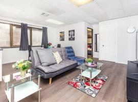 Modern 1BR Condo - Chinatown Near Little Italy，位于渥太华的酒店