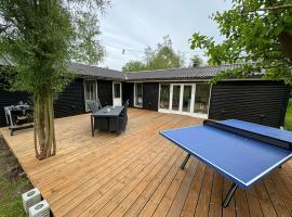 Feriehus, Sommer, Plads, Spil og Leg - nu med udendørs bordtennis，位于Grevinge的酒店