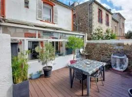 Awesome Home In Saint Brieuc With Kitchen