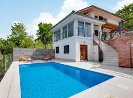 Awesome Home In Donja Reka With Wifi