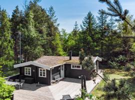 Holiday Home Væggerløse With Fireplace V，位于Skelby的酒店