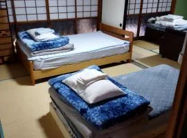 Private Room in Japanese Vintage House 民家の一室 4 Beds, Smoke Free, Free Parking Good to Travel for Tashiro Cats Island no1