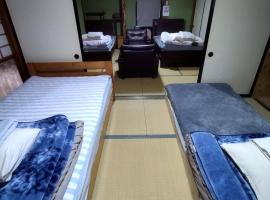 Private Room for Family or Group Vintage House Inn 4 Beds, Person, Smoke-Free, Free Parking Self Checkin Cat Island 1，位于石卷市的住宿加早餐旅馆