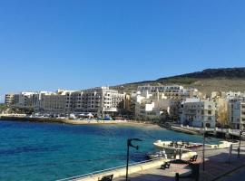 Attard Seafront Apartment 2 in Marsalforn，位于泽布季的酒店
