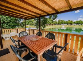 Lake View Mobile Homes with Thermal Riviera Tickets in Terme Čatež，位于卡特兹奥布萨维的酒店