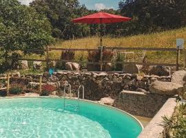 Eco Lodge nella natura Con Piscina privata "La Grande Quercia"，位于Calangianus的酒店
