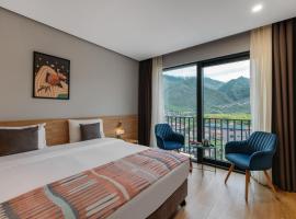 Hotel Memoir Kazbegi by DNT Group，位于卡兹贝吉的酒店