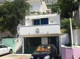 Family-friendly apartments with swimming pool Brela, Makarska - 22910