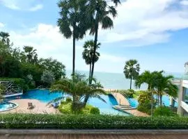 Oceanfront Luxury Condo in Pattaya with Private Beach and Inifinity Pool