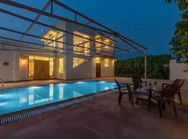 Alaya Stays Raga 2BHK Farmstay with an entertainment lounge