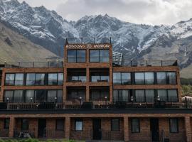 Hotel Memoir Kazbegi by DNT Group，位于卡兹贝吉的酒店