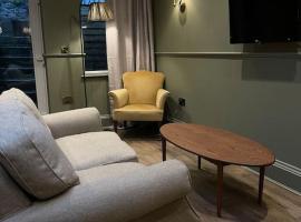 Peaceful apartment in the heart of Frome，位于弗罗姆的酒店