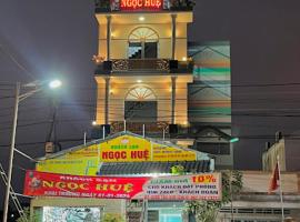 Khách Sạn Ngọc Huệ，位于Ấp Bắc的酒店