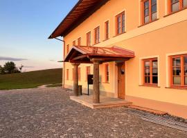 Stay Nice Apartments Dorfen Nähe München Jacuzzi Grillkota 75 Zoll TV，位于多尔芬的酒店