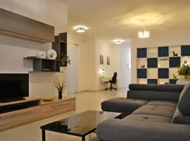 Boutique Ivy Rose - Heart of Marsaxlokk Bay