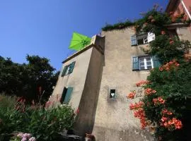 Casa storica a 10' dal treno e 15' dai traghetti