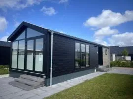 Holiday Home De Zeeparel by Interhome