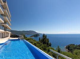 Top-hill stunning view 2 bdr apt with swimming pool，位于Komoševina的酒店