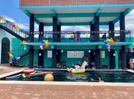 Confetti Pool Club，位于San Pablo Villa de Mitla的青旅