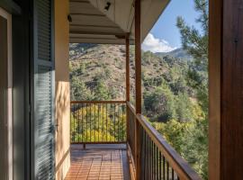 Casa Oliva Guesthouse，位于Tris Elies的酒店