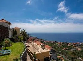 Garden sea view and barbecue Casa das Maravilhas