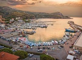 affittacamere amare，位于卡梅罗塔码头的带停车场的酒店