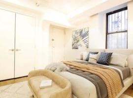 Discover a 3BR Oasis Private Patio 20 Min to Times Square l Tuscano I，位于纽约的酒店