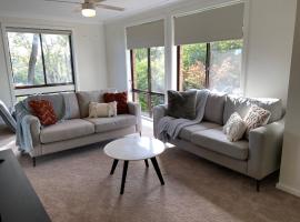 Daphne St Gardens Bowral，位于波拉尔的酒店