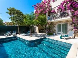 Family-friendly apartments with swimming pool Supetar, Brac - 12893