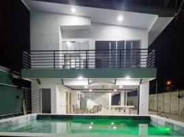 SamaraLofts near town and beaches，位于萨玛拉的酒店