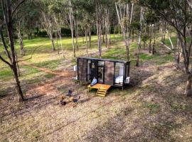 Wollemi Tiny House by Tiny Away，位于布洛克的豪华帐篷营地