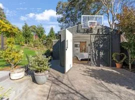 The Hen's Den, Moss Vale