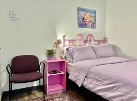 Private Room with Shared Bathroom on the 1st Floor 10 Minutes Walk to University of Washington