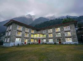 Everest Summit Lodges, Lukla，位于Chaunrikharka的酒店