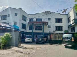 RedDoorz at Hotel Ermashta Jayapura，位于查亚普拉的酒店