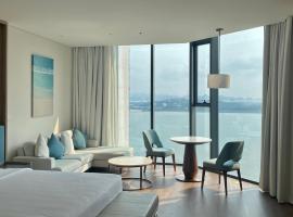 Luxury Apartment in A La Carte Ha Long Bay，位于下龙湾的公寓式酒店