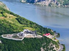 Casa Ștefania，位于Coronini的酒店