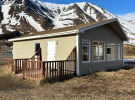 Fisk Club Cottages Flateyri - Sailor's House，位于Flateyri的酒店
