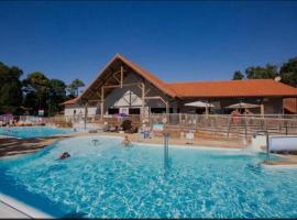 Mobil home dans camping le domaine de soulac siblu，位于滨海苏拉克的酒店