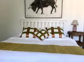 Bird Song Cottage - Table View