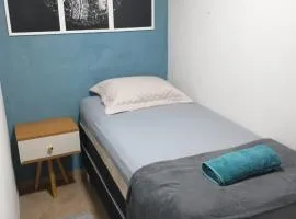 Quarto de solteiro com ventilador Hostel 940