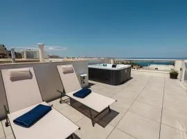 Mellieha Penthouse Seaviews Hot Tub By Homely