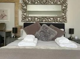 Cosy countryside stay near Bath with free parking