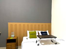 Urbanview De Path House Syariah Boyolali，位于Mojosongo的酒店