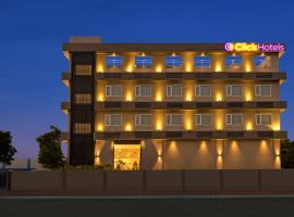 Click Hotel Bhuj，位于普杰空军基地 - BHJ附近的酒店