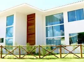 Casa 6 Suítes a 80 Metros da Praia em Guarajuba