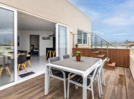 Ta Xbiex, Luxury Penthouse for families only, with Pool and Seaview, Malta，位于Taʼ Xbiex的酒店