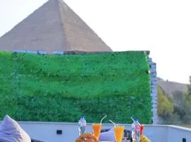 garden pyramid view