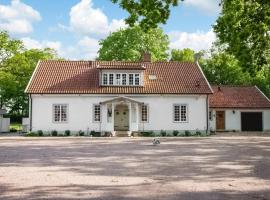 4 Bedroom Beautiful Home In Fleninge，位于Fleninge的酒店