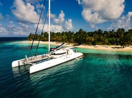 EL CATAMARAN MAS GRANDE de San Blas, Panama -TODO INCLUIDO-，位于Isla Wichitupo Grande的船屋